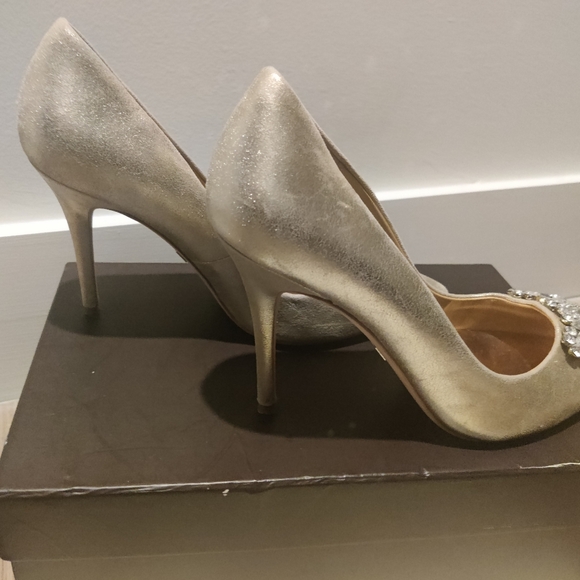Badgley Mischka Serra Pump - Picture 2 of 7